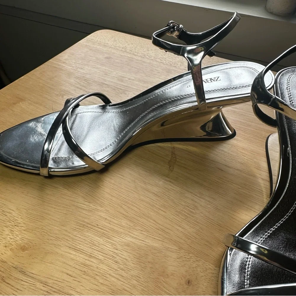 Mirrored Silver Metallic Wedge Sandals - Zara Size 6.5 - Picture 3 of 10